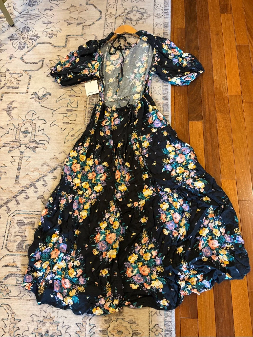 O'Neill NWT Alta Dress Floral Short Puff Sleeve Open Back Tiered Midi Black S